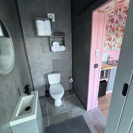 Fern Valley Tiny House شاليه